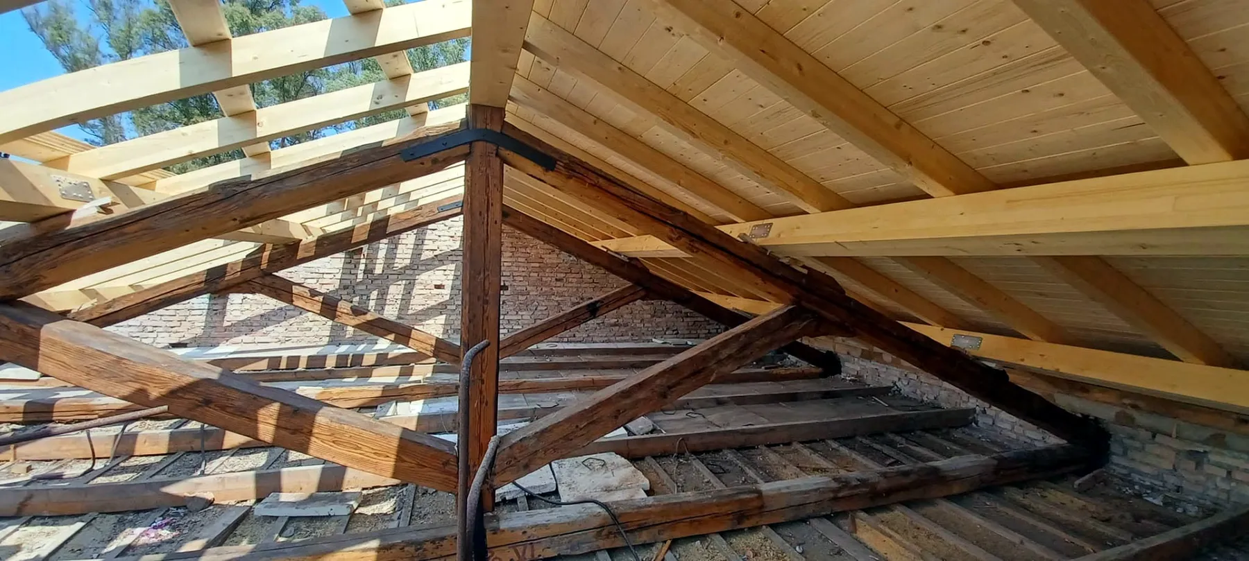 Tetto in legno lamellare realizzato da Balbini