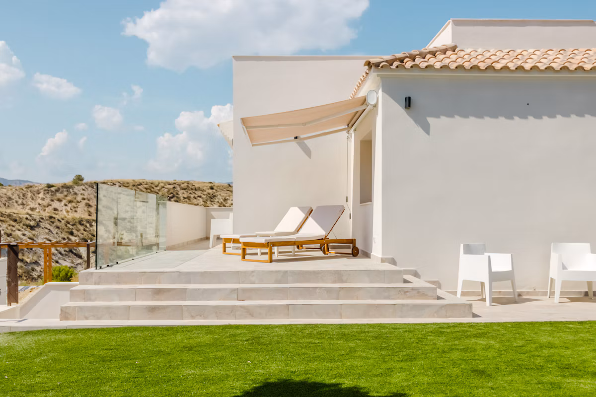 Foto di esempio: villetta moderna con giardino